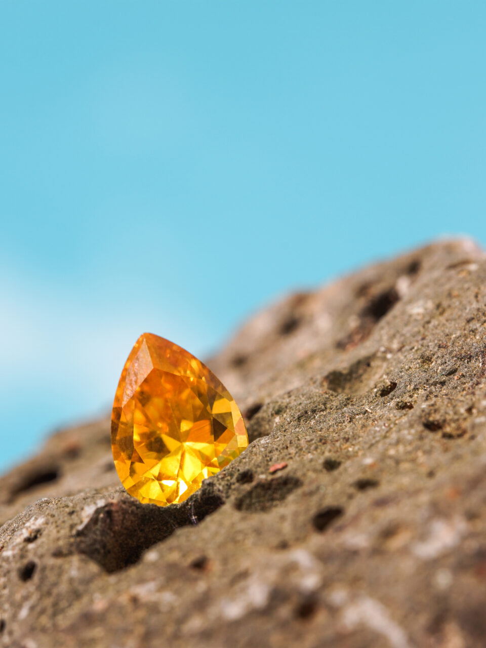 https://dmtreasure.com/wp-content/uploads/2023/04/yellow-topaz-960x1280.jpg